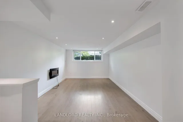 Additional image 3 of 34 Lyncroft Dr