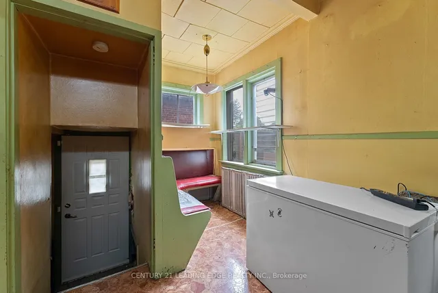 Additional image 30 of 102 Kalmar Ave