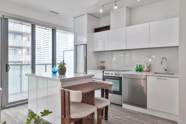 Additional image 18 of 50 Charles St Unit 3707