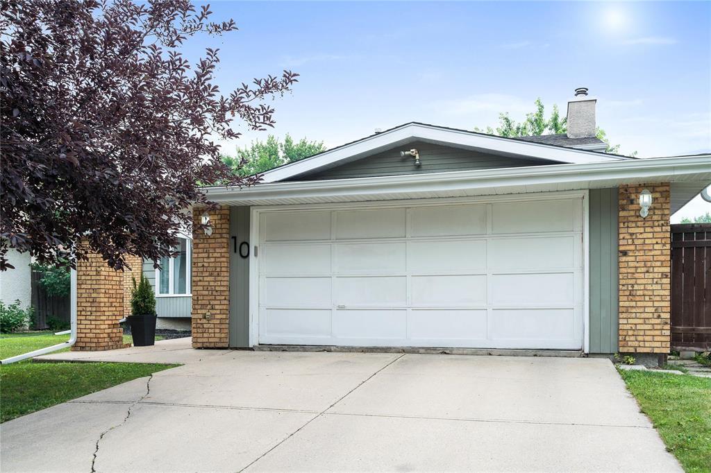 10 Hawstead Road|Winnipeg, Manitoba R3T5G7