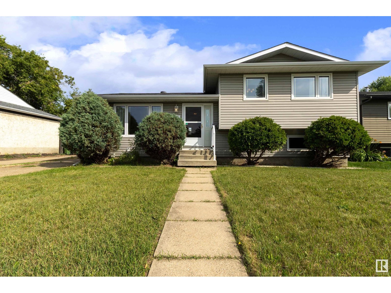 2610 129A AV NW|Edmonton, Alberta T5A3Y1