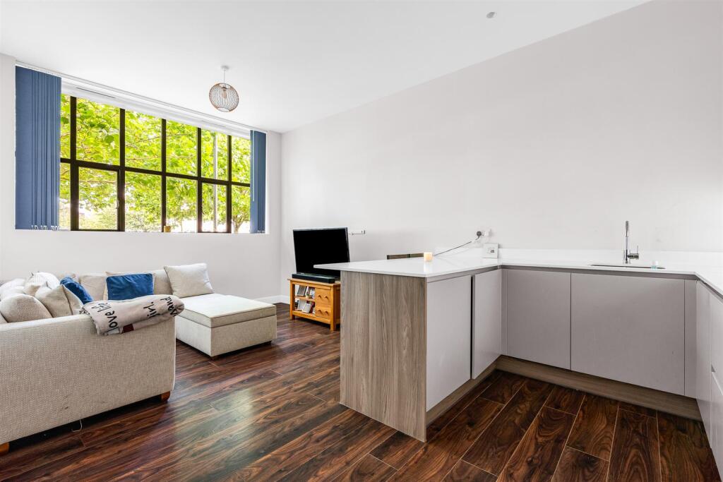 Additional image 3 of Broadwater Road, Welwyn Garden City