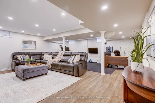 Additional image 40 of 235 Jessie Caverhill Passage