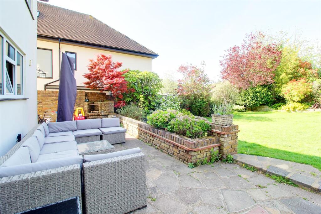 Additional image 15 of Mymms Drive, Brookmans Park