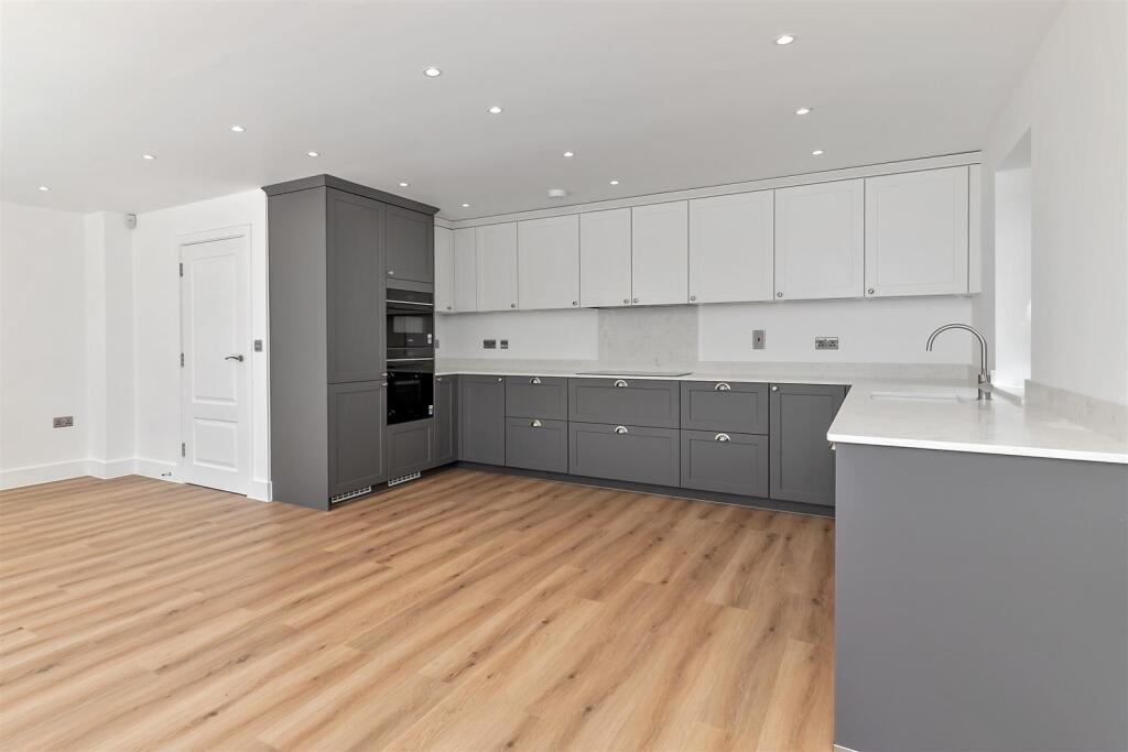 Additional image 5 of Birchmead Close, New Greens, St. Albans