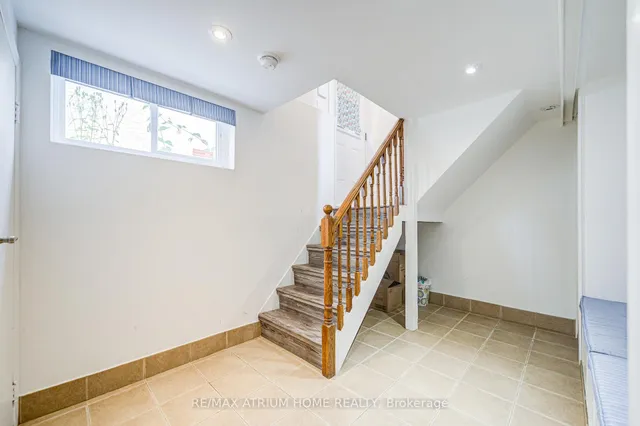 Additional image 33 of 293 Poyntz Ave