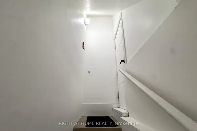 Additional image 33 of 656 Crawford St