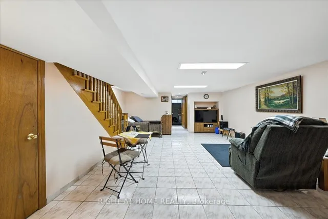 Additional image 36 of 449 Roxton Rd