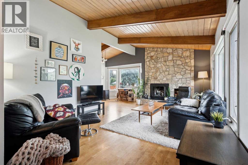 1304 Southbow Place SW|Calgary, Alberta T2W0X9