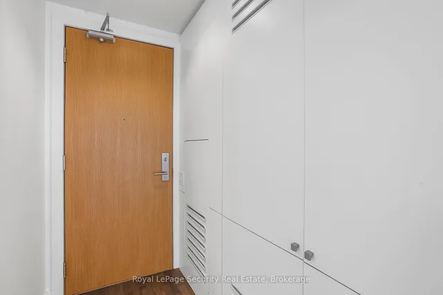 Additional image 5 of 629 King St Unit 320