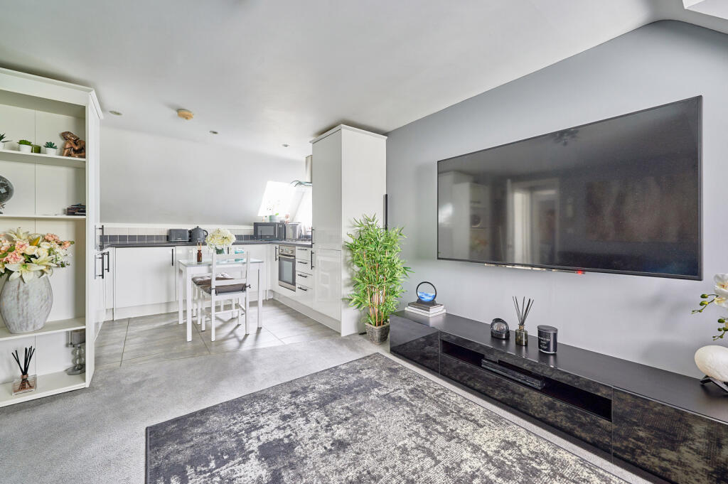 Additional image 2 of Cedar Court, St. Albans, Hertfordshire, AL4