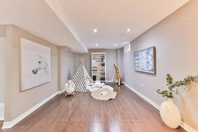 Additional image 24 of 591 Caverhill Cres