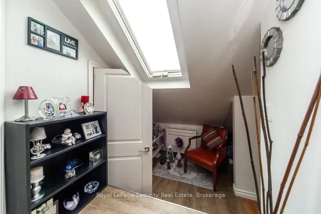 Additional image 34 of 44 Woodgate Dr