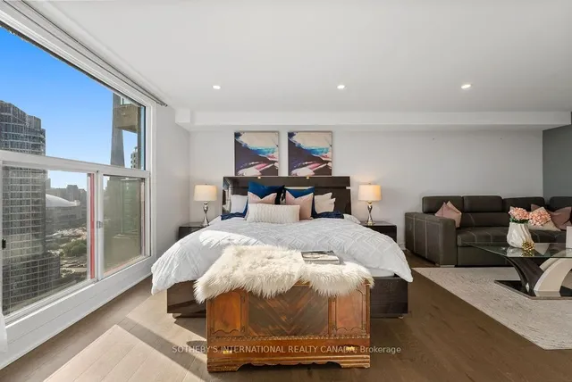 Additional image 34 of 77 Harbour Sq Unit 3208