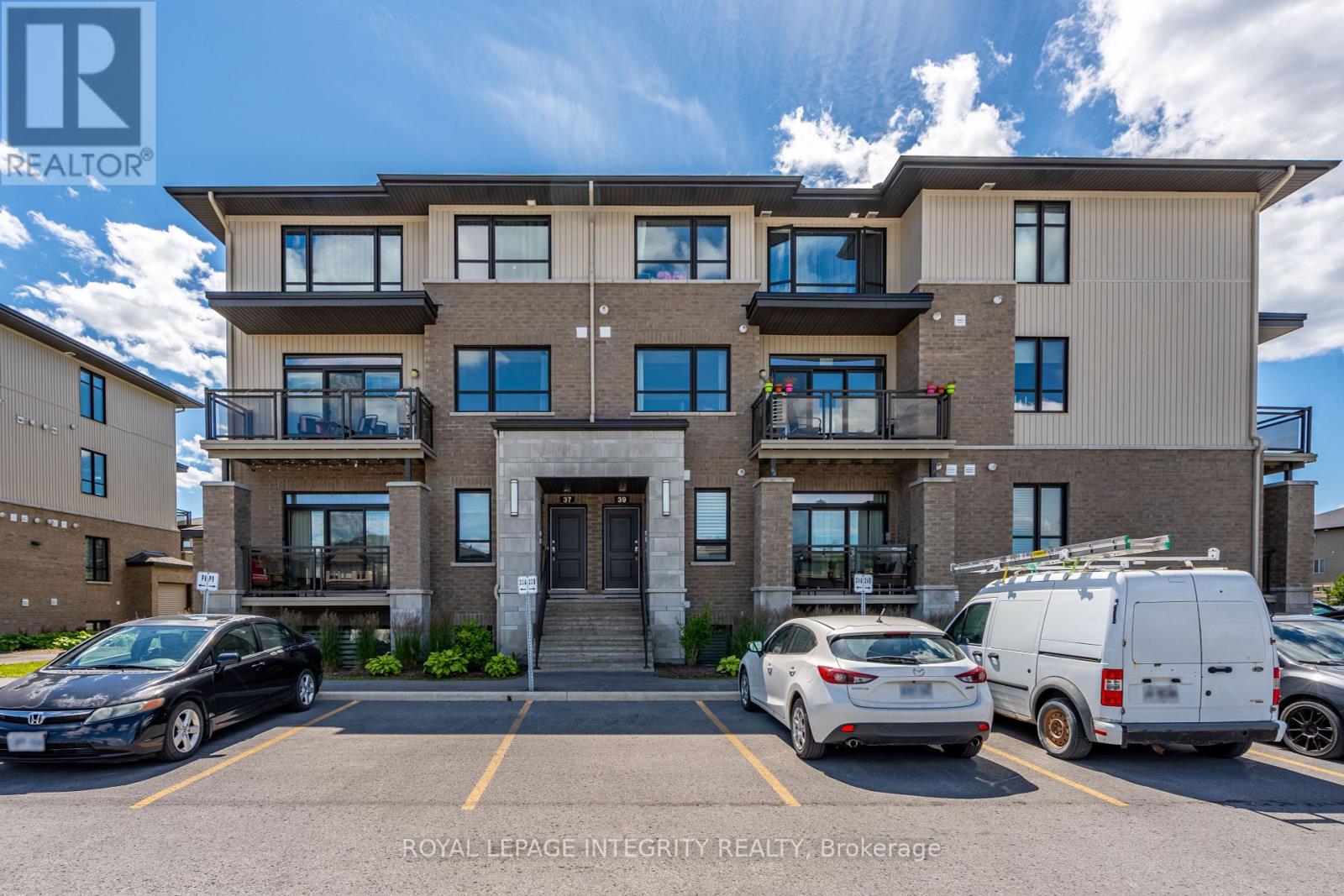 35 CARABINER PRIVATE|Ottawa, Ontario K1W0L7