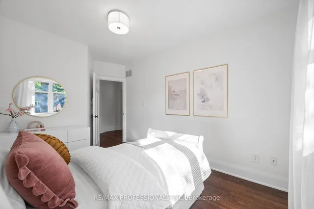 Additional image 30 of 61 Evans Ave