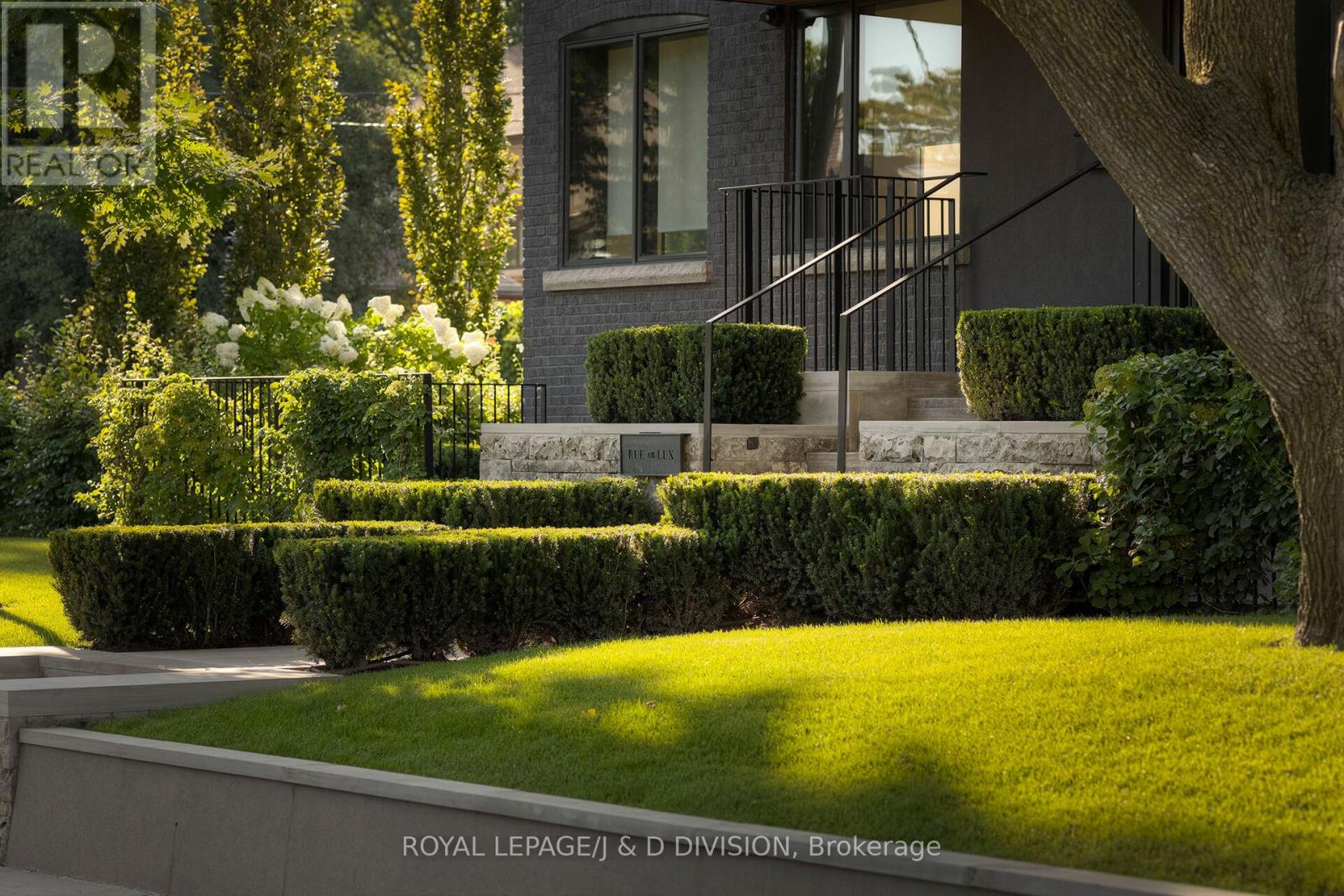 18 HUMEWOOD GARDENS|Toronto (Humewood-Cedarvale), Ontario M6C1E8