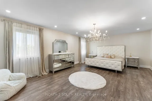 Additional image 23 of 41 Youngestar Tr