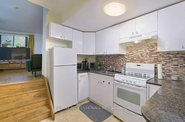 Additional image 26 of 164 Quebec Ave