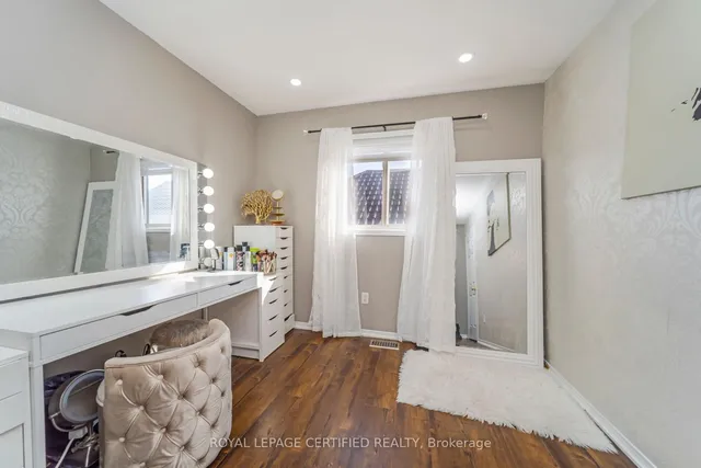 Additional image 33 of 53 Vintage Gate