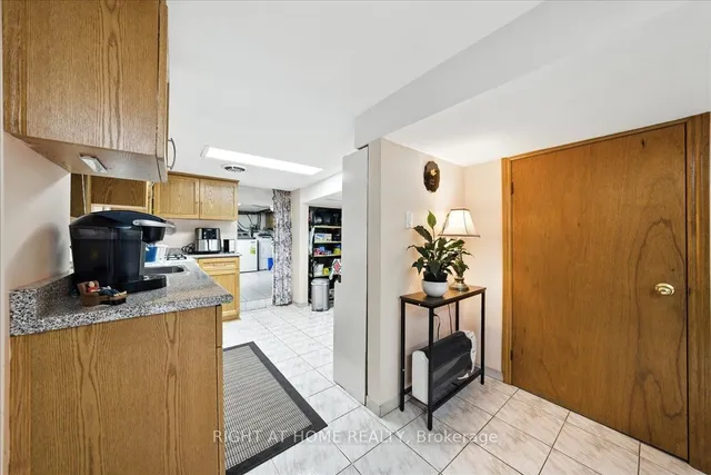 Additional image 31 of 449 Roxton Rd