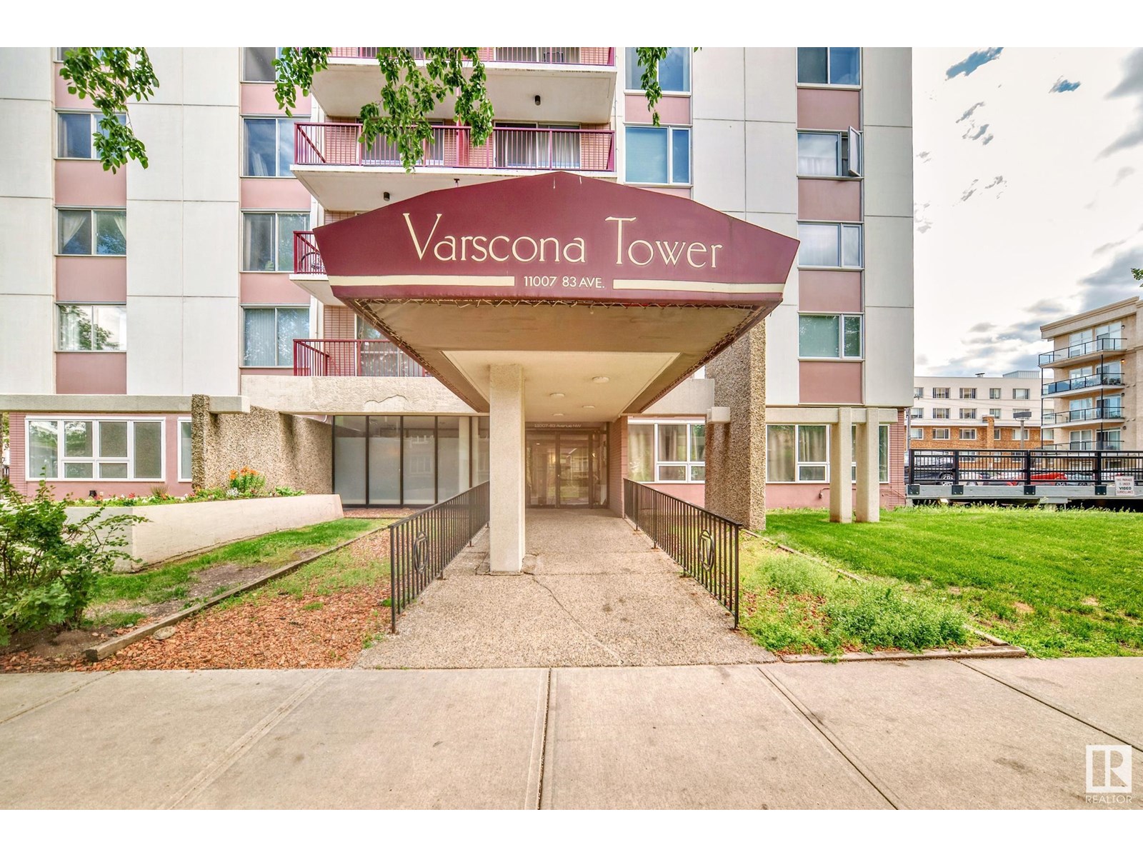 #401 11007 83 AV NW NW|Edmonton, Alberta T6G0T9