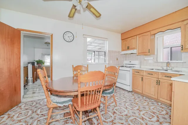 Additional image 15 of 12 Earlscourt Ave