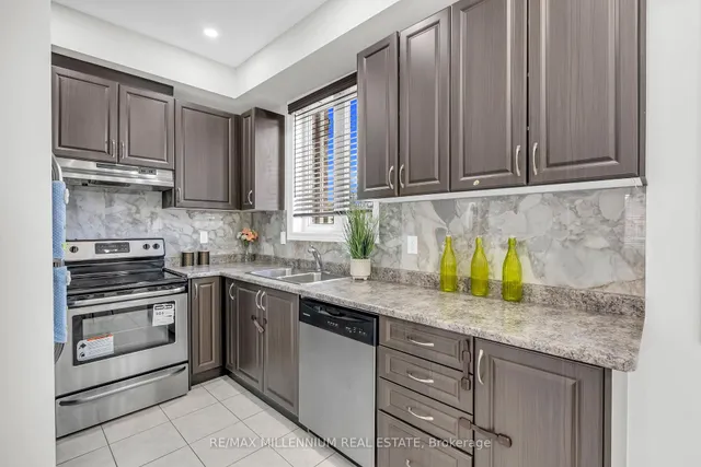 Additional image 20 of 14 Kayak Hts