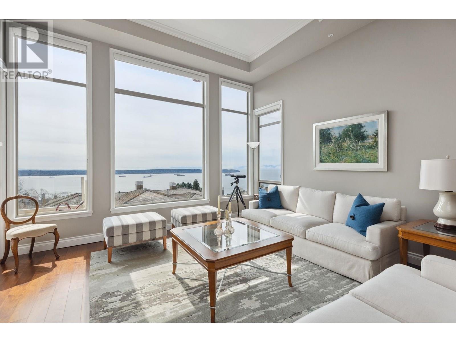 2416 CARR LANE|West Vancouver, British Columbia V7S3H5