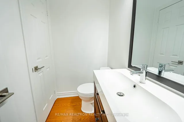 Additional image 5 of 886 Pape Ave