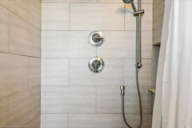 Additional image 21 of 34 Strathcona Cres