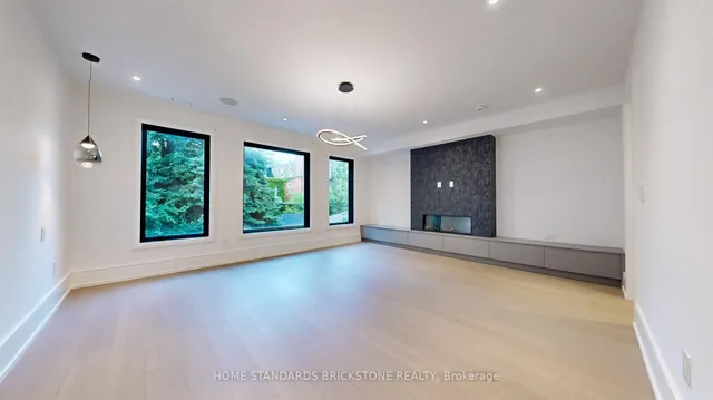 Additional image 24 of 38 Elgin Ave