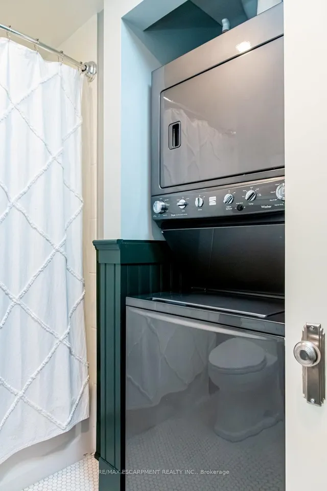 Additional image 7 of 66 Bay St Unit 102