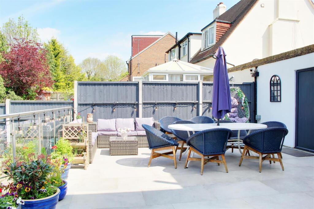 Additional image 33 of Moffats Lane, Brookmans Park