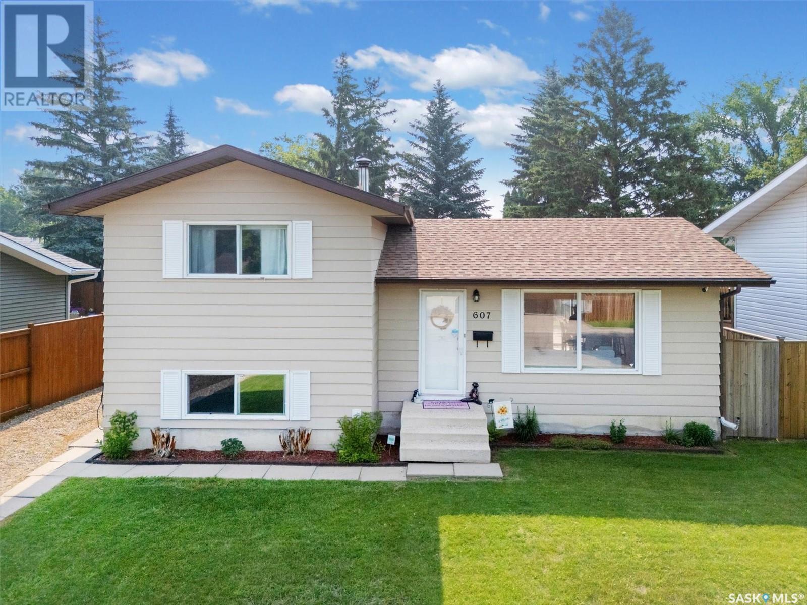 607 Priel CRESCENT|Saskatoon, Saskatchewan S7M4K9