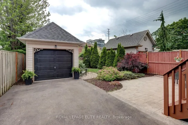 房产图片 41 - 2567 Capilano Cres