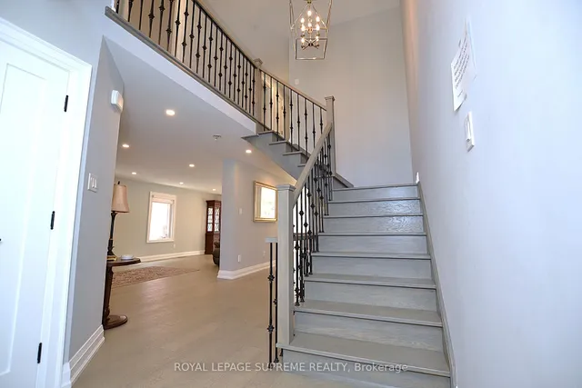 房产图片 2 - 514 Petawawa Cres