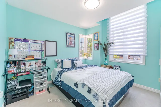 Additional image 28 of 30 Pape Dr