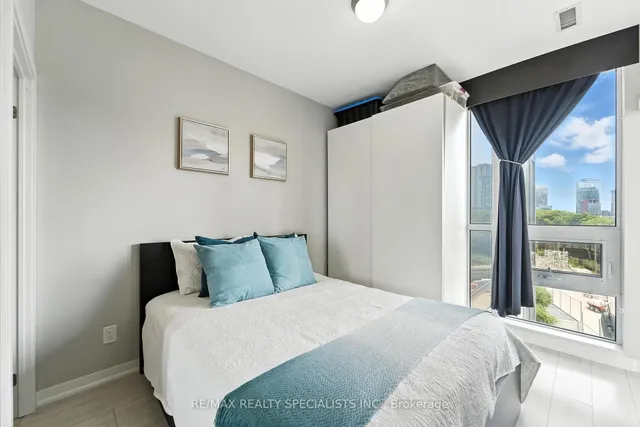 Additional image 19 of 51 East Liberty St Unit 401