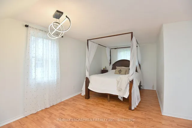 Additional image 20 of 45 Dunkirk Ave