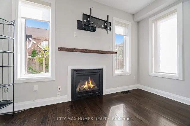 Additional image 18 of 8 Amberglow Crt