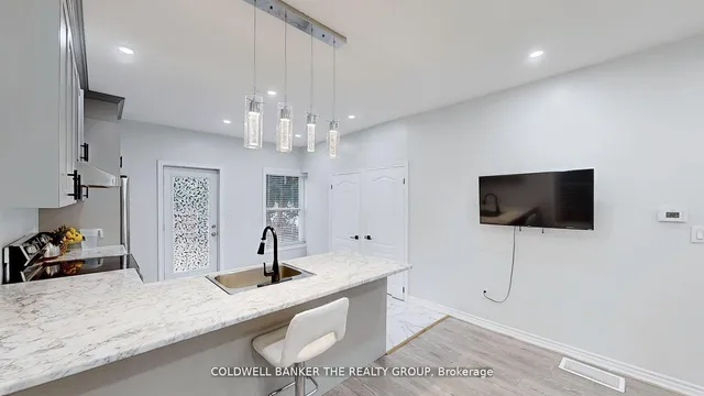 Additional image 10 of 194 Simcoe St