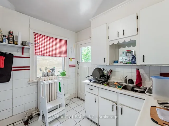 Additional image 28 of 111 Alberta Ave