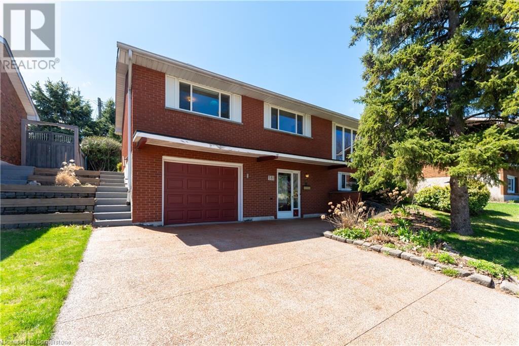 181 BURRWOOD Drive|Hamilton, Ontario L9C3T3