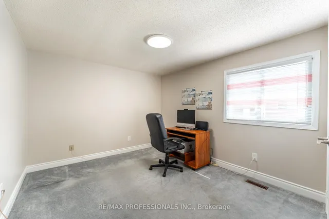 Additional image 23 of 17 Lavery Tr