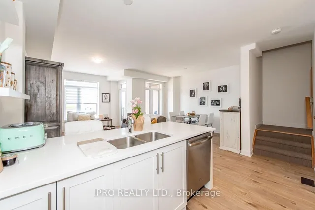 房产图片 7 - 590 North Service Rd 单元46