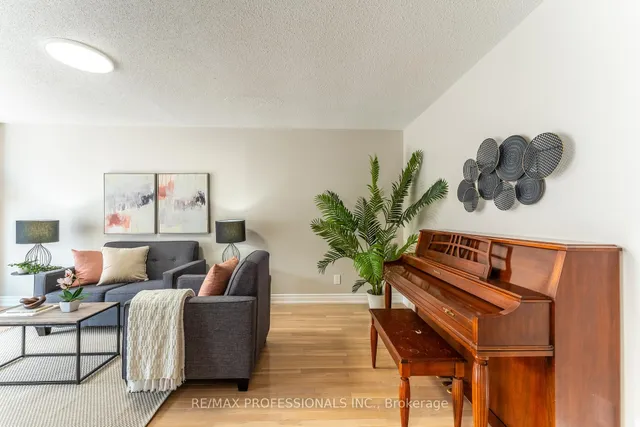 Additional image 15 of 17 Lavery Tr