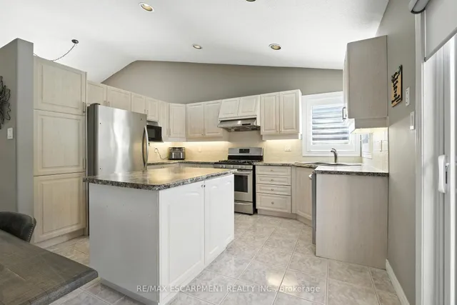 Additional image 13 of 17 Hillgarden Dr