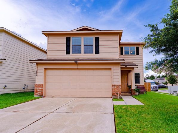 9902 Waldens Pond Ct, Houston, TX 77044