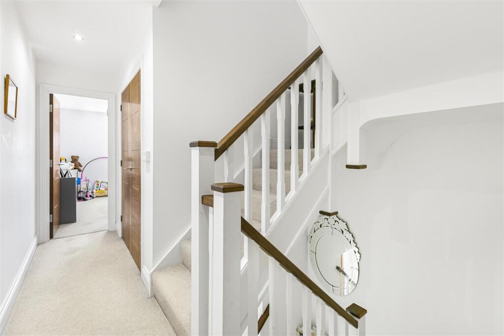 Additional image 9 of Green Close, Brookmans Park, AL9